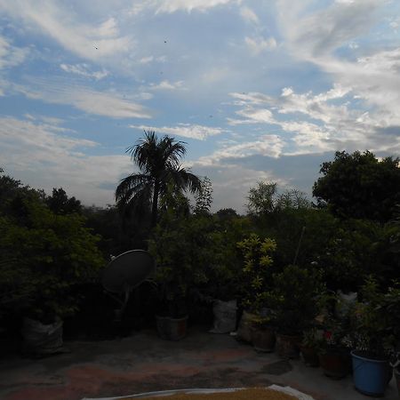 Maruti Guest House Varanasi Esterno foto